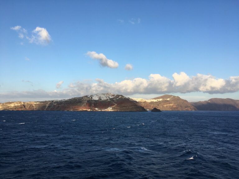 Experiencia inolvidable en Santorini – En un velero