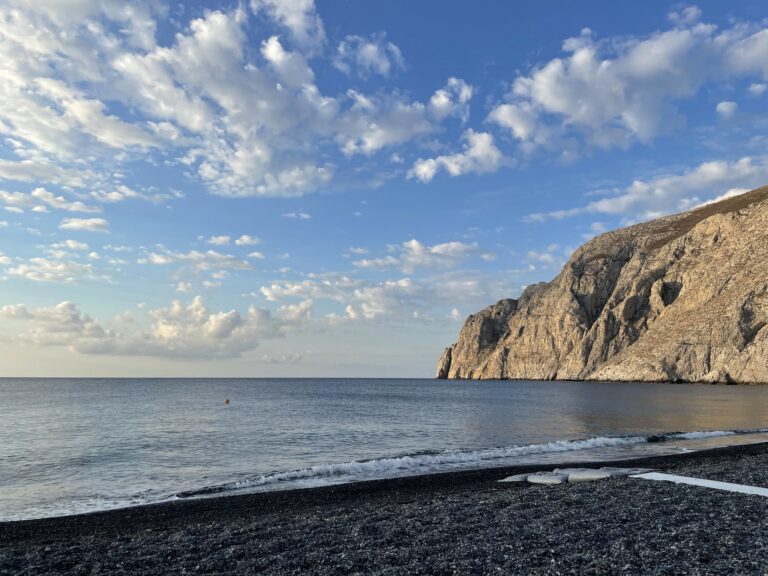 Explorando Kamari: Tu Guía Completa para Disfrutar al Máximo de esta Joya de Santorini